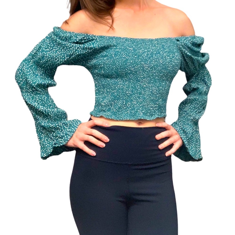 Franscesca’s Ruffled Sleeve Crop Off Shoulder Green | Blue Rain | Size Medium